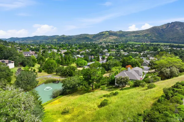 Property Slideshow image 3 of 52 | 437 crestridge pl, Santa Rosa, CA, 95409