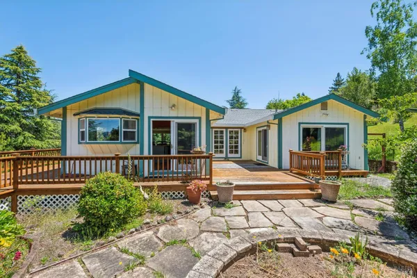 Property Slideshow image 2 of 60 | 425 oak point pl, Santa Rosa, CA, 95409