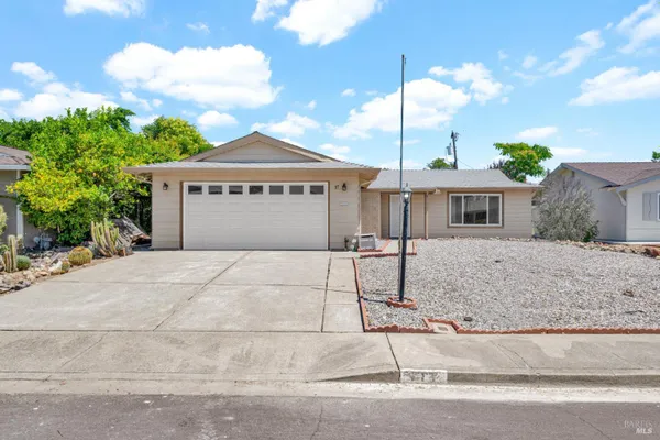 Property Slideshow image 2 of 53 | 117 isle royale cir, Vacaville, CA, 95687