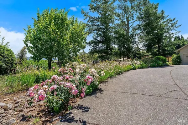 Property Slideshow image 3 of 78 | 8280 oakmont dr, Santa Rosa, CA, 95409
