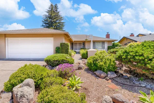 Property Slideshow image 2 of 50 | 138 oak shadow dr, Santa Rosa, CA, 95409
