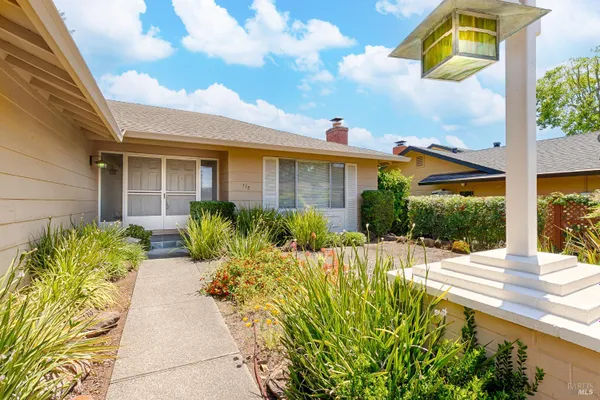 Property Slideshow image 3 of 50 | 138 oak shadow dr, Santa Rosa, CA, 95409