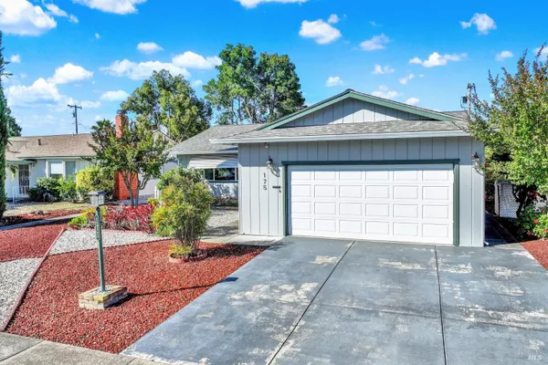 Property Slideshow image 2 of 70 | 175 carlsbad cir, Vacaville, CA, 95687