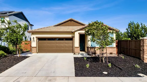 Property Slideshow image 2 of 40 | 185 morning glory ln, Dixon, CA, 95620