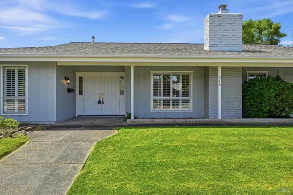 Property Slideshow image 2 of 29 | 316 green field cir, Santa Rosa, CA, 95409