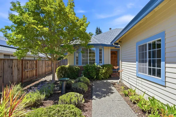 Property Slideshow image 3 of 28 | 8050 oakmont dr, Santa Rosa, CA, 95409
