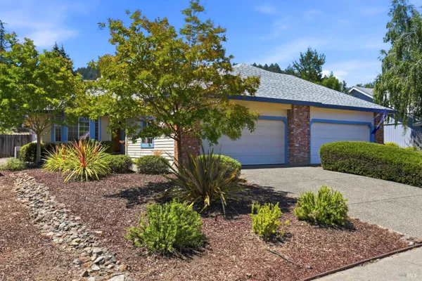 Property Slideshow image 2 of 28 | 8050 oakmont dr, Santa Rosa, CA, 95409