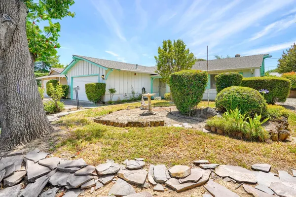 Property Slideshow image 2 of 54 | 118 rainier cir, Vacaville, CA, 95687