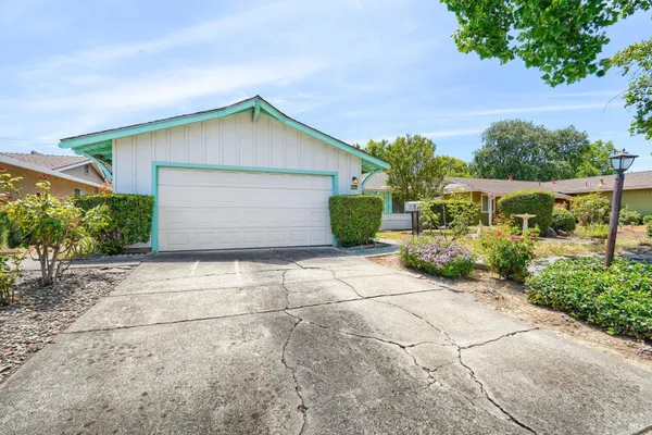 Property Slideshow image 3 of 54 | 118 rainier cir, Vacaville, CA, 95687