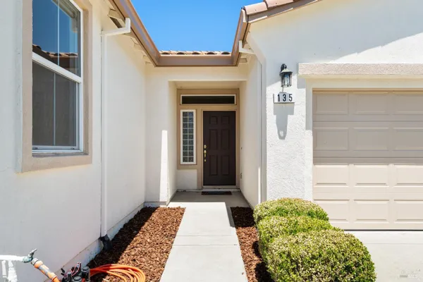 Property Slideshow image 2 of 71 | 135 oakridge way, Rio Vista, CA, 94571