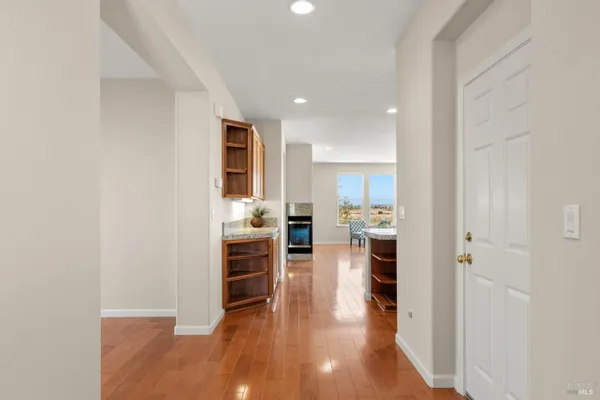 Property Slideshow image 3 of 71 | 135 oakridge way, Rio Vista, CA, 94571