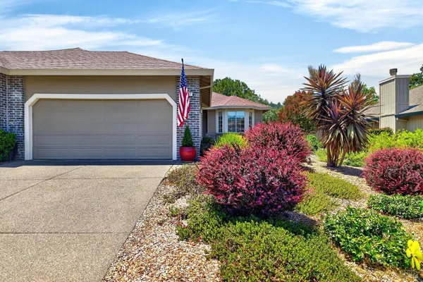 Property Slideshow image 2 of 48 | 317 miramonte pl, Santa Rosa, CA, 95409