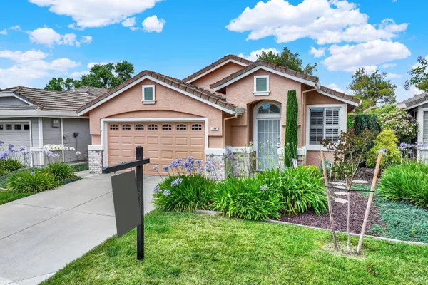 Property Slideshow image 3 of 71 | 266 bartlett ln, Vacaville, CA, 95687