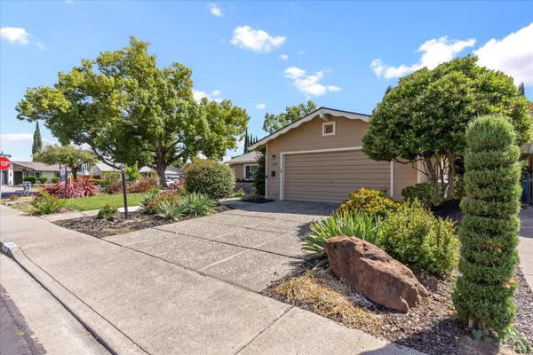 Property Slideshow image 3 of 78 | 100 rainier cir, Vacaville, CA, 95687