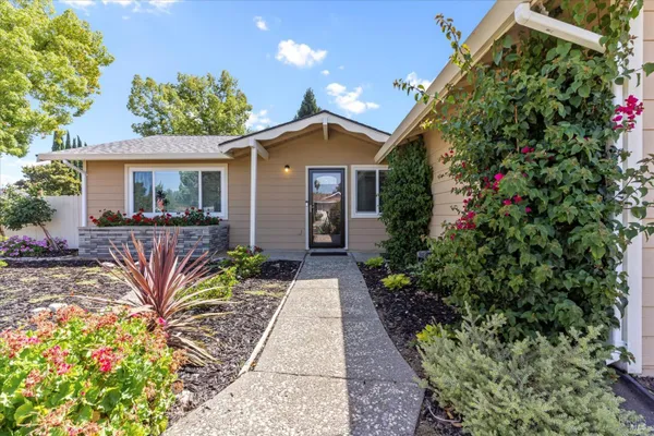 Property Slideshow image 2 of 78 | 100 rainier cir, Vacaville, CA, 95687