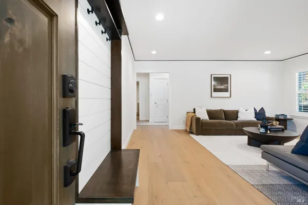 Property Slideshow image 3 of 41 | 333 orangewood dr, Healdsburg, CA, 95448