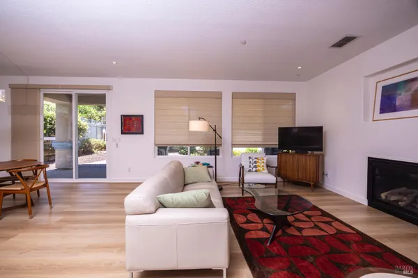 Property Slideshow image 3 of 31 | 172 porterfield creek dr, Cloverdale, CA, 95425