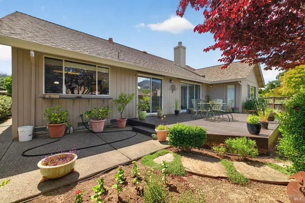 Property Slideshow image 2 of 16 | 318 miramonte pl, Santa Rosa, CA, 95409