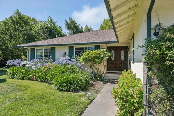 Property Slideshow image 2 of 35 | 230 flint ct, Sonoma, CA, 95476