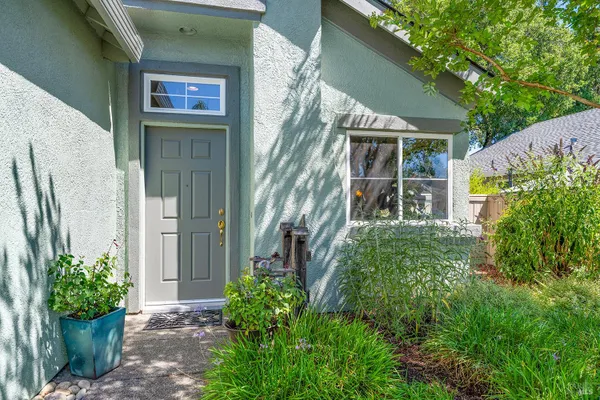 Property Slideshow image 3 of 29 | 156 porterfield creek dr, Cloverdale, CA, 95425