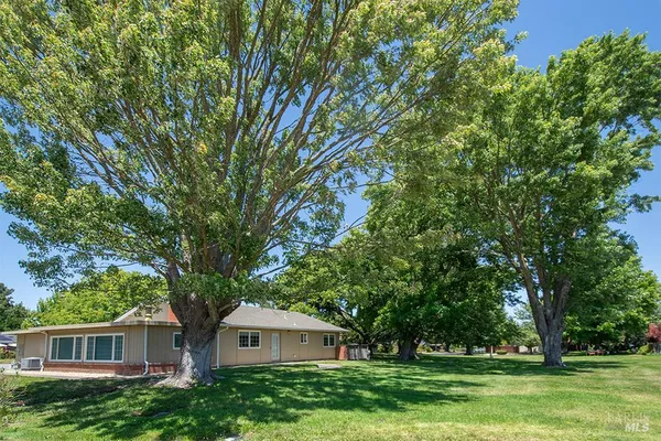 Property Slideshow image 3 of 30 | 64 temelec cir, Sonoma, CA, 95476