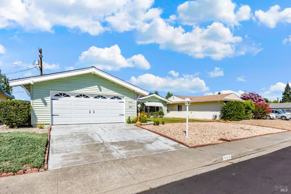Property Slideshow image 3 of 28 | 109 olympic cir, Vacaville, CA, 95687