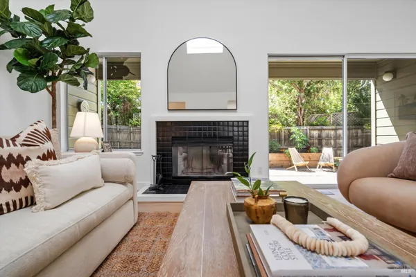 Property Slideshow image 3 of 52 | 21246 via colombard, Sonoma, CA, 95476