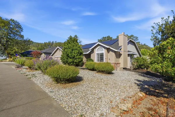 Property Slideshow image 2 of 44 | 407 woodley pl, Santa Rosa, CA, 95409