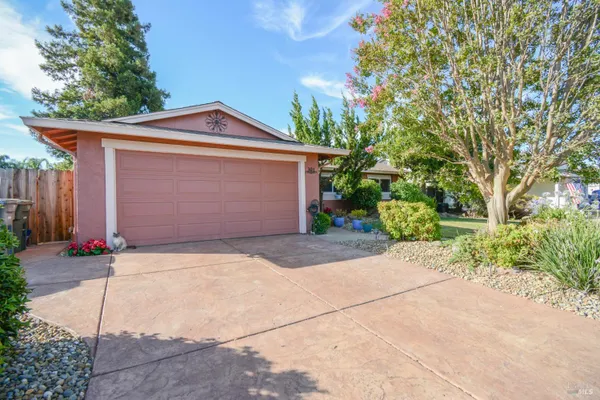 Property Slideshow image 3 of 17 | 301 ponderosa dr, Vacaville, CA, 95687
