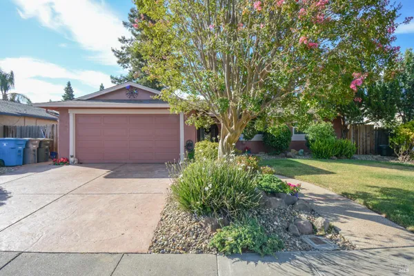 Property Slideshow image 2 of 17 | 301 ponderosa dr, Vacaville, CA, 95687