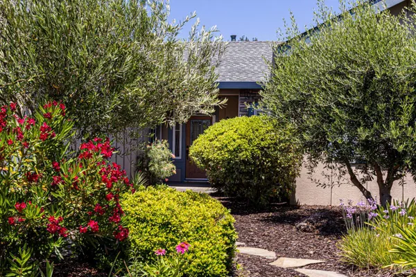 Property Slideshow image 2 of 32 | 172 porterfield creek dr, Cloverdale, CA, 95425