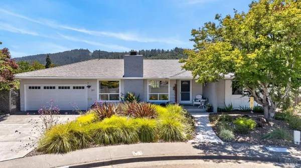 Property Slideshow image 2 of 23 | 189 oak shadow dr, Santa Rosa, CA, 95409