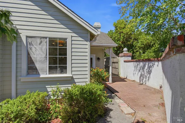 Property Slideshow image 3 of 38 | 864 glen miller dr, Windsor, CA, 95492