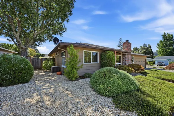 Property Slideshow image 3 of 35 | 2 oakhurst pl, Santa Rosa, CA, 95409