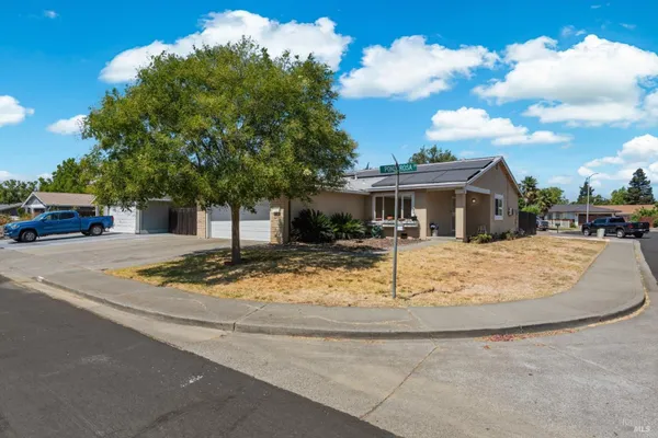 Property Slideshow image 3 of 34 | 300 ponderosa dr, Vacaville, CA, 95687