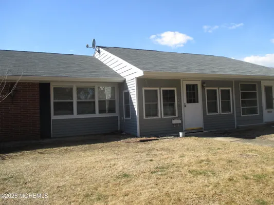 Property Slideshow image 2 of 25 | 337c canterbury ct, Lakewood, NJ, 08701