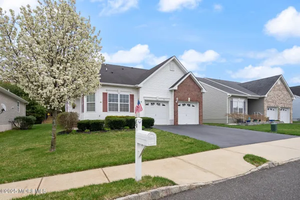 Property Slideshow image 2 of 35 | 50 little leaf ln, Howell, NJ, 07731