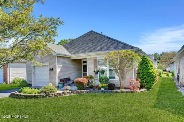 Property Slideshow image 2 of 44 | 4 lilac springs ct, Lakewood, NJ, 08701