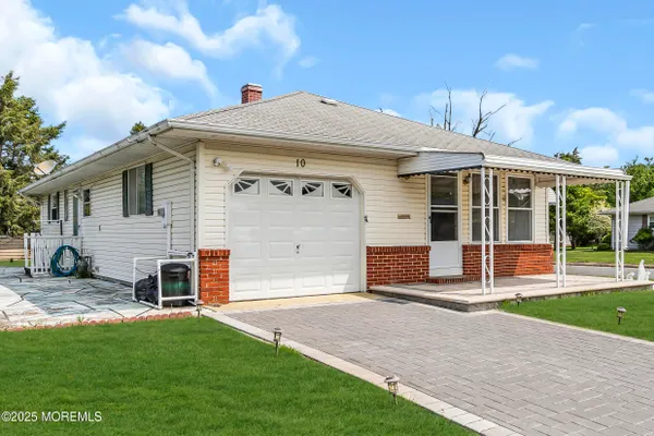 Property Slideshow image 2 of 28 | 10 barbuda st, Toms River, NJ, 08757