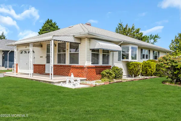 Property Slideshow image 3 of 28 | 10 barbuda st, Toms River, NJ, 08757