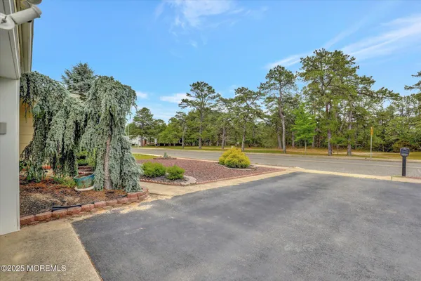 Property Slideshow image 3 of 38 | 266 westbrook dr, Toms River, NJ, 08757