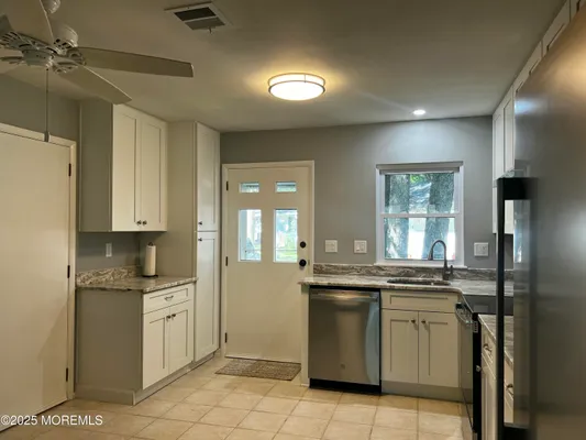 Property Slideshow image 3 of 29 | 131 farrington ct b, Lakewood, NJ, 08701