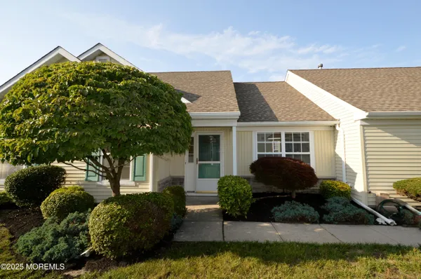 Property Slideshow image 3 of 59 | 3168 wood spring ln, Toms River, NJ, 08755
