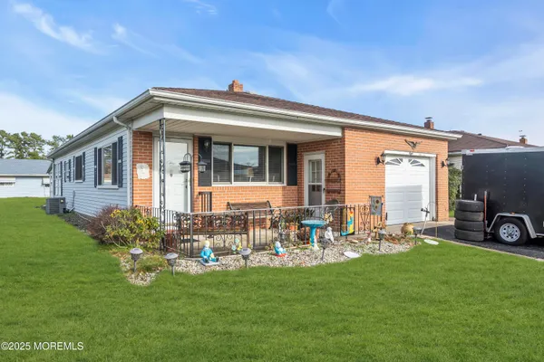 Property Slideshow image 3 of 43 | 8 tijuana ct, Toms River, NJ, 08757