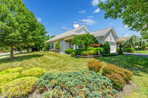 Property Slideshow image 3 of 33 | 32 waltham way, Jackson, NJ, 08527