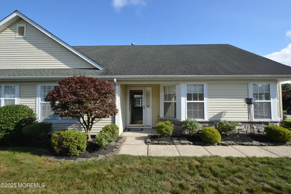 Property Slideshow image 3 of 56 | 2927 rock hill ln, Toms River, NJ, 08755