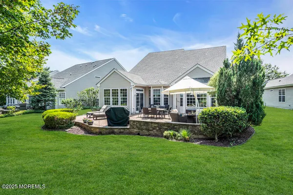 Property Slideshow image 2 of 97 | 10 balmoral dr, Jackson, NJ, 08527