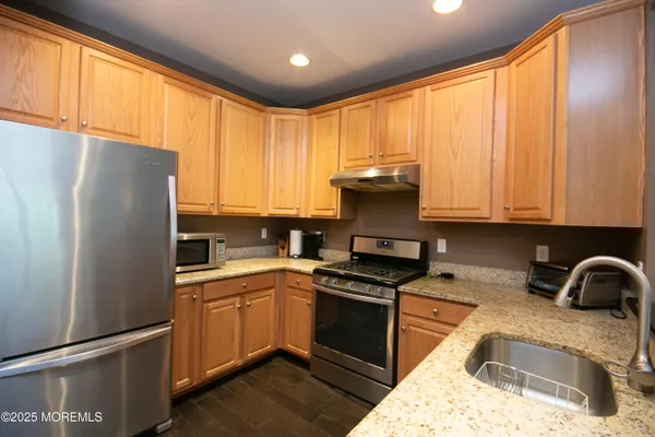 Property Slideshow image 3 of 33 | 540 cranbury rd 219, East Brunswick, NJ, 08816
