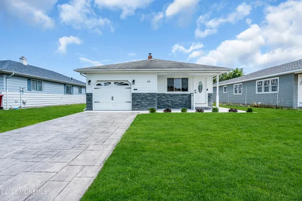 Property Slideshow image 2 of 25 | 68 scarborough pl, Toms River, NJ, 08757