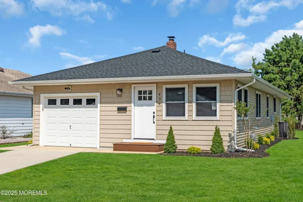 Property Slideshow image 3 of 32 | 434 saint thomas dr, Toms River, NJ, 08757